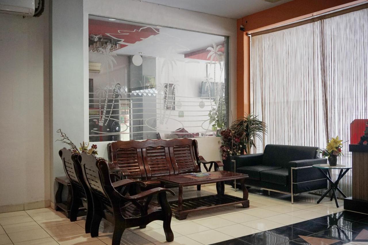 Oyo 2291 Hotel Bahagia มากาซาร์ ภายนอก รูปภาพ